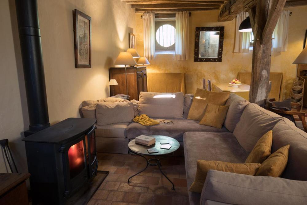 Chalais  ドメーヌ デュリ ドフュ Bed & Breakfast エクステリア 写真